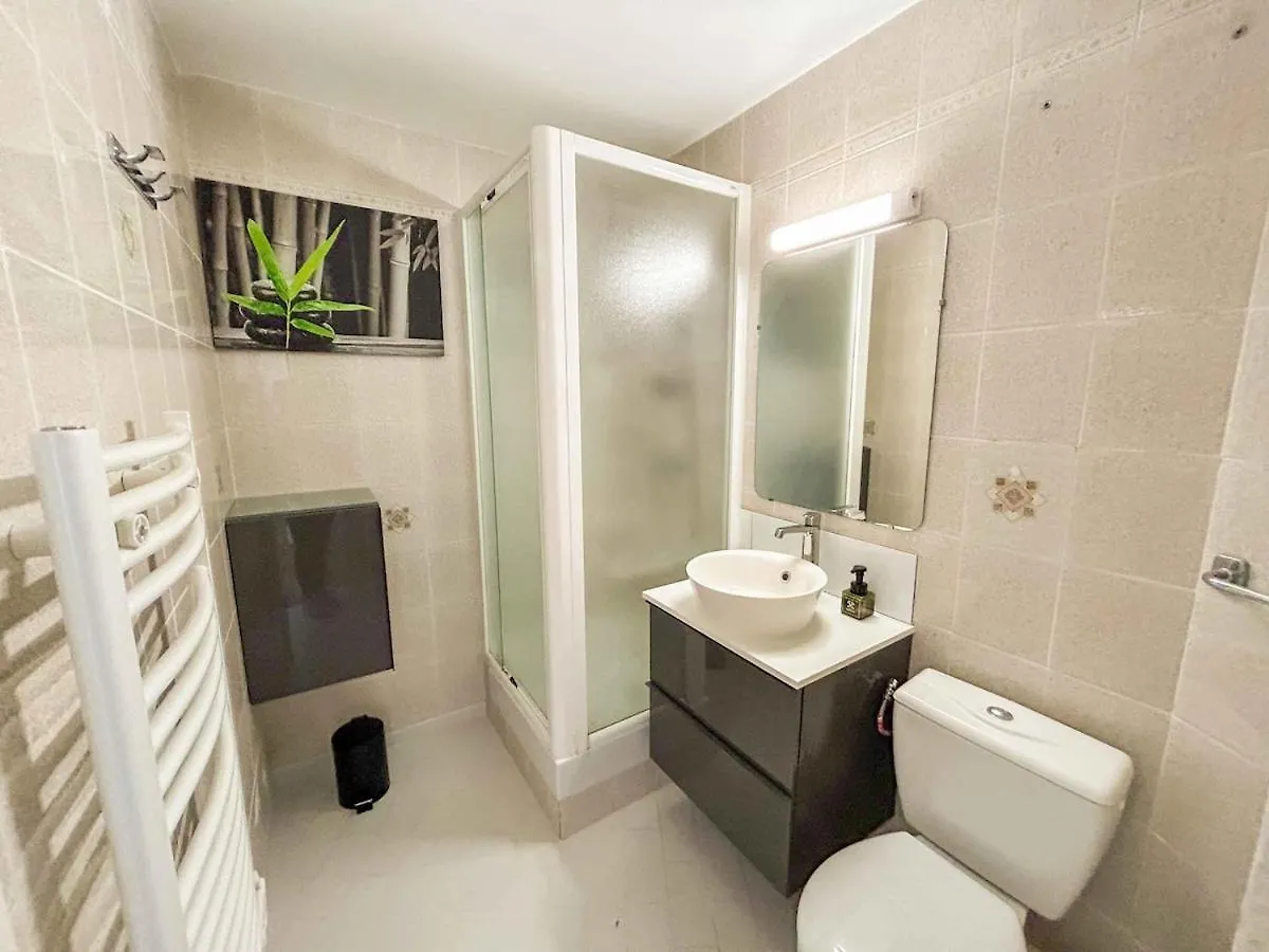 Appartement T2 Au Calme Avec Piscine Et Parking à Six-Fours-les-Plages