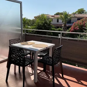 Appartement Studio Climatise Avec Parking Prive Proche Port Le Brusc Et Plages, Six-Fours-les-Plages